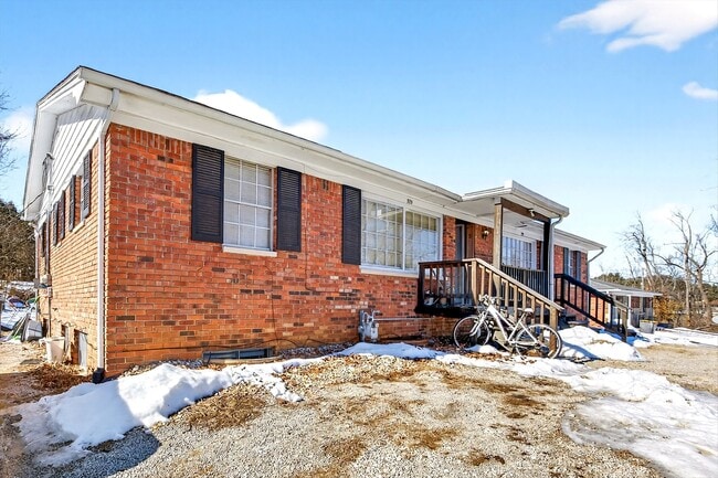 Building Photo - 775-777 N Smith Rd