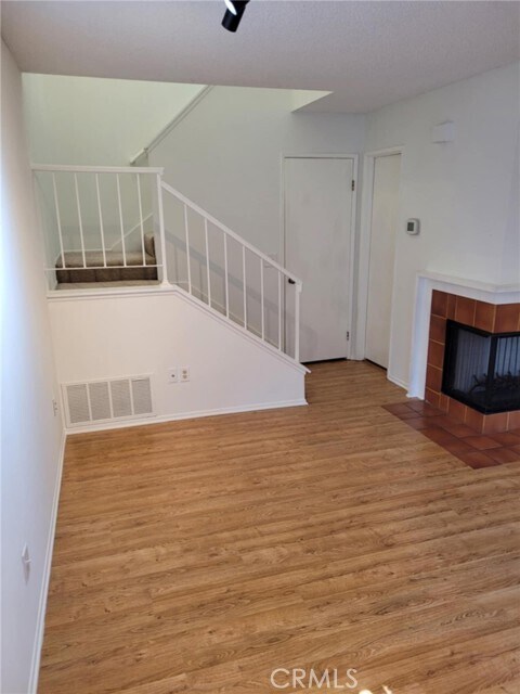 Building Photo - 2452 Chandler Ave