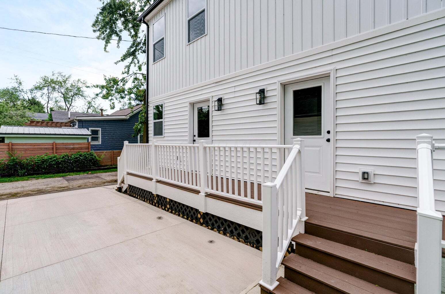 Building Photo - 2589 Dayton Ave