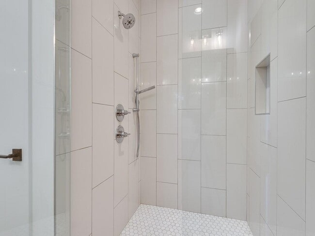 Building Photo - 520 Wabash Ave NE