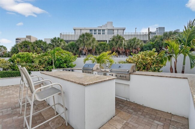 Building Photo - 336 N Birch Rd