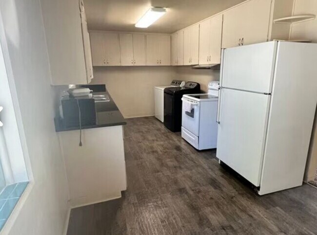 Building Photo - "Charming 2-Bedroom Oasis in Boise's Heart...