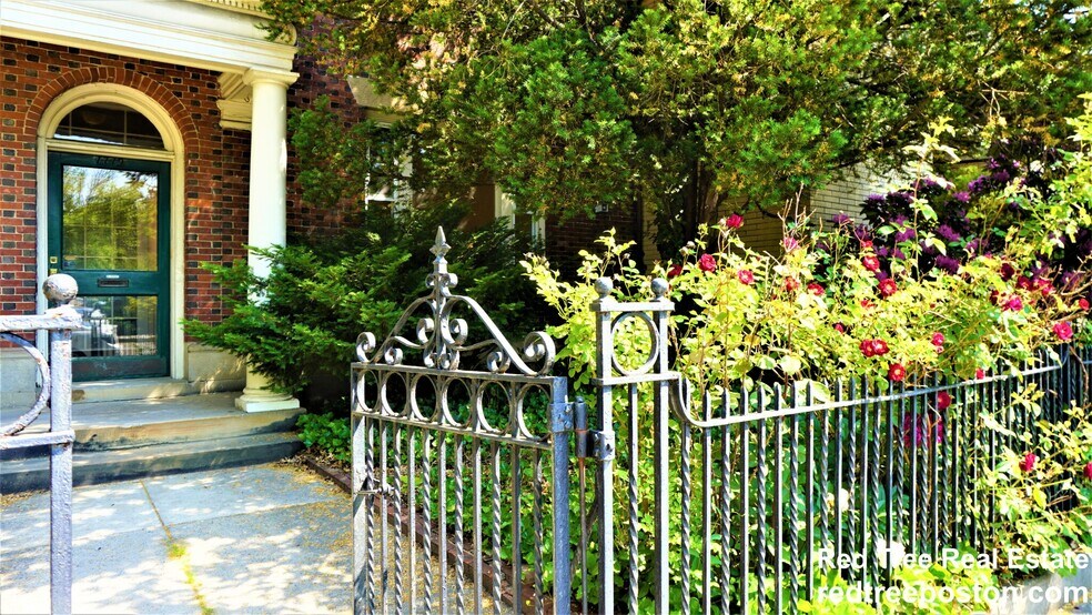 Primary Photo - 1712 Beacon St