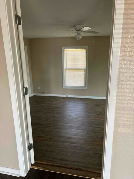 Building Photo - 1008 Pecan Ave