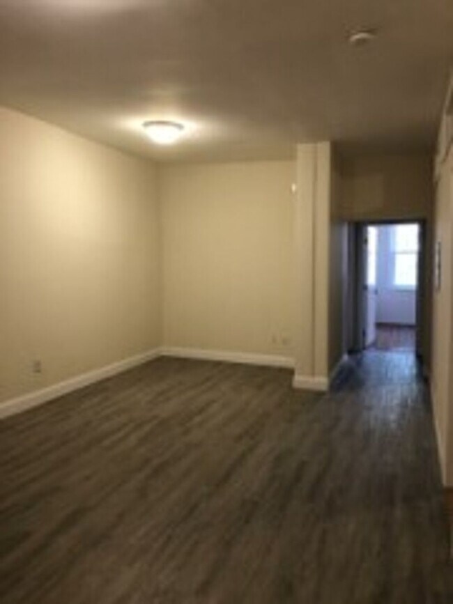 Building Photo - KENMORE (BU/NEU) 3 bed 1.5 bath - 9/1 - NO FEE