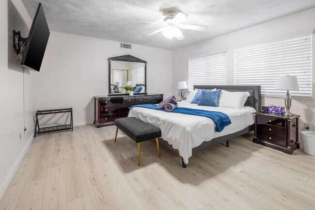 Building Photo - 12779 Calma Ct