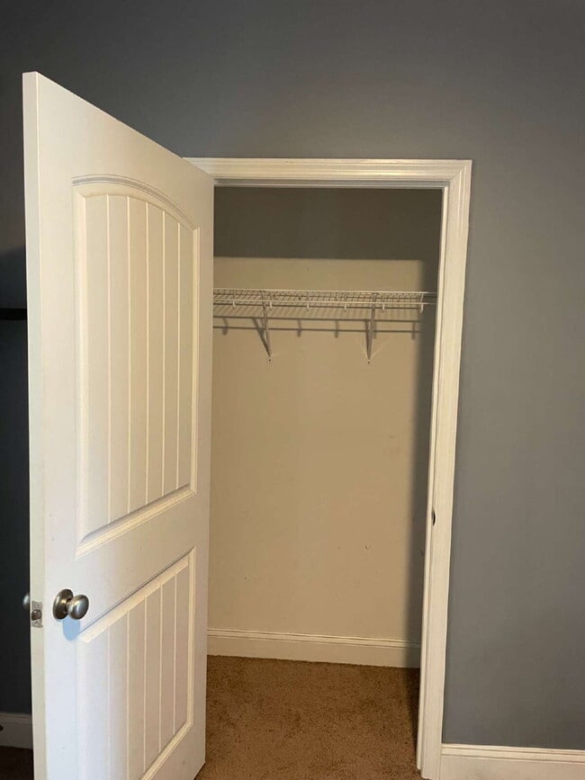 Building Photo - Pet Friendly Three Bedroom Two Full Bathro...