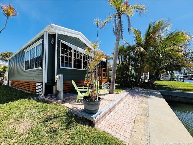 Building Photo - 10851 S Ocean Dr