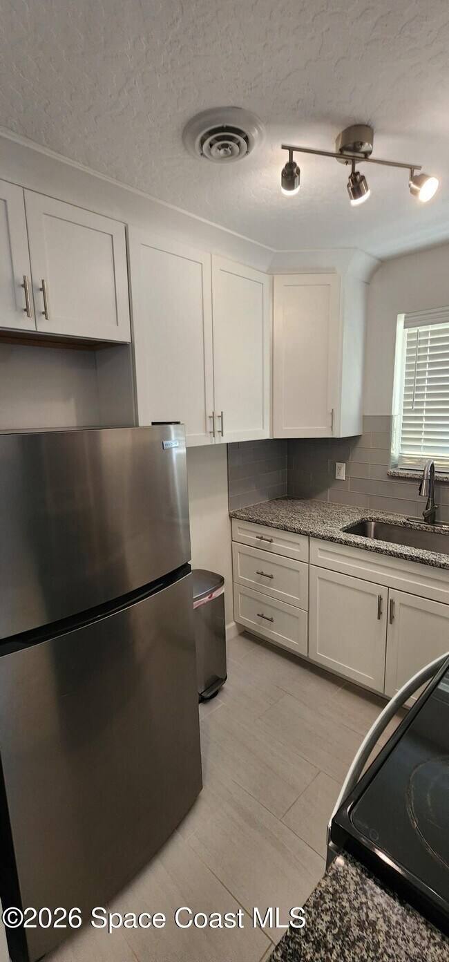 Building Photo - 310 Taylor Ave