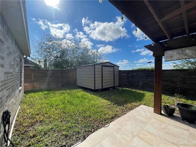 Building Photo - 24 N Flag St