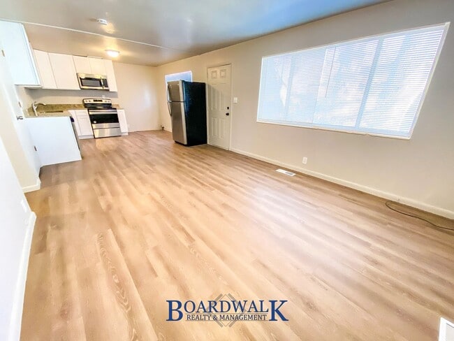 Building Photo - 253 E Crestone Ave