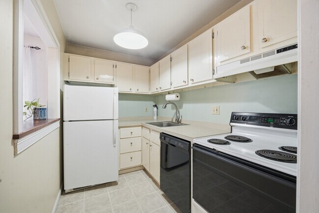 Building Photo - 72 Barrett St