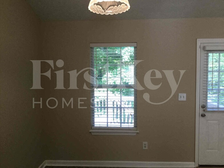 Building Photo - 200 Fairview Chase Rd