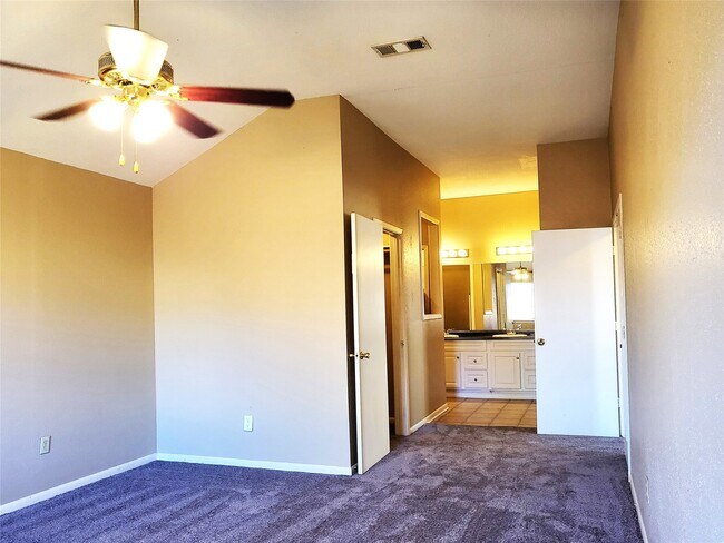 Building Photo - 16026 Barbarossa Dr