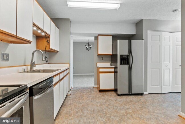 Building Photo - 10477 Campus Way S