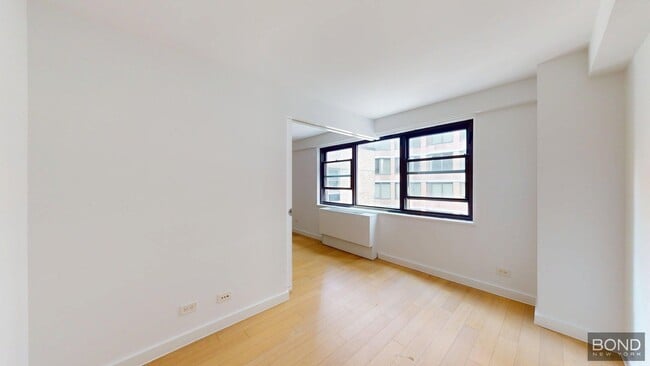 Building Photo - 222 E 39th St