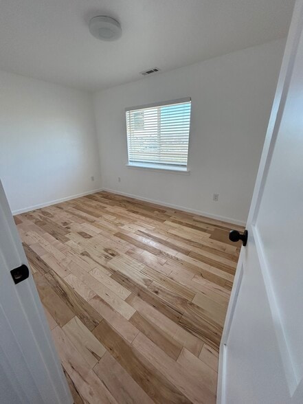 Building Photo - 110 Bison Ln