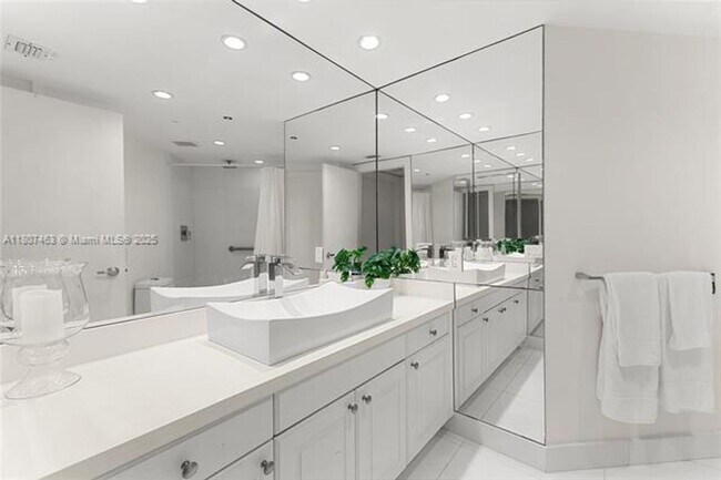 Building Photo - 3640 Yacht Club Dr