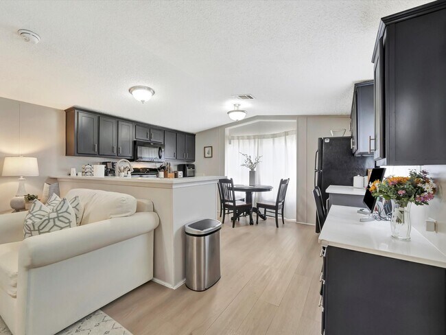 Building Photo - 506 Main St