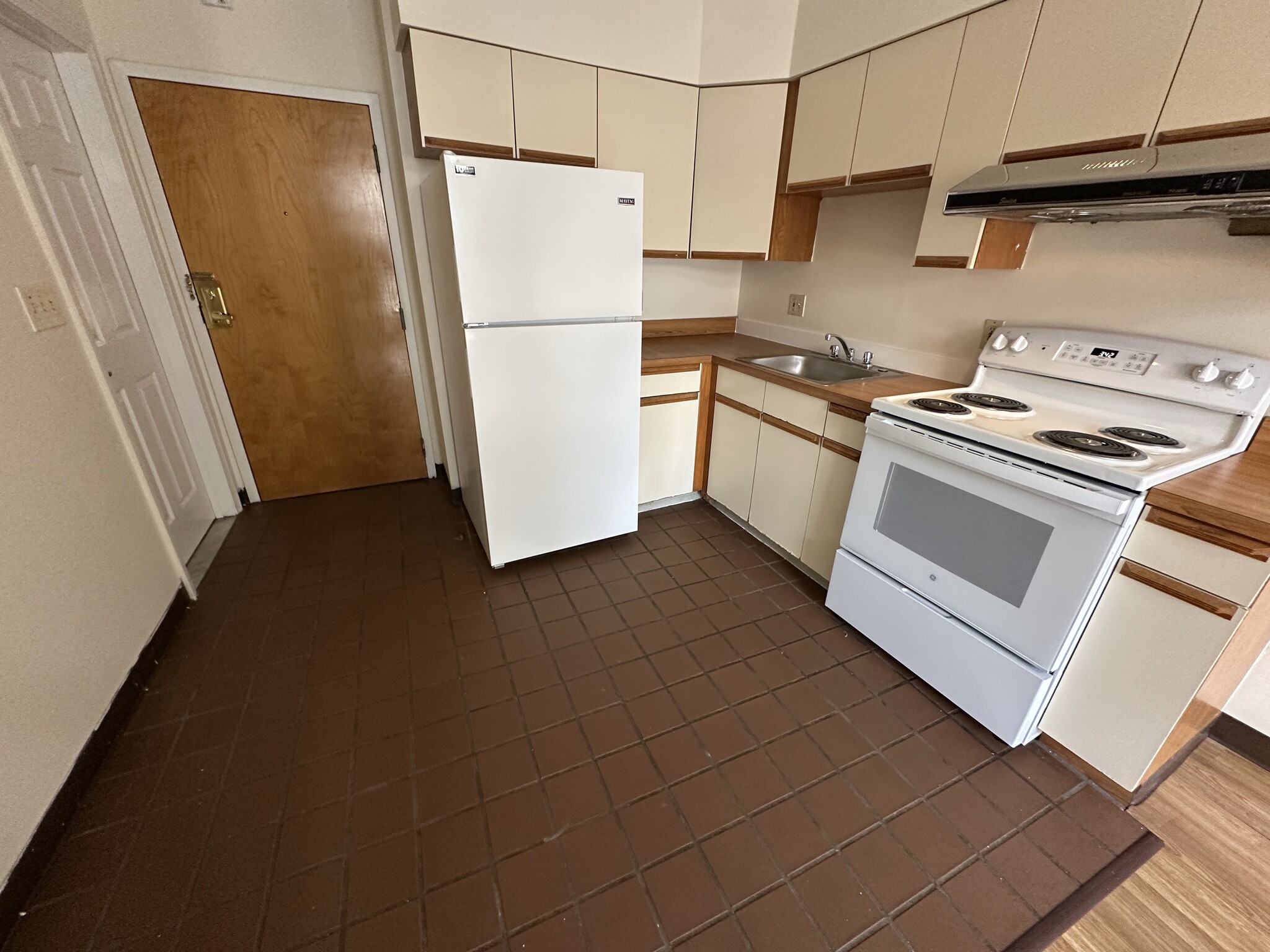 Building Photo - 76 Essex St