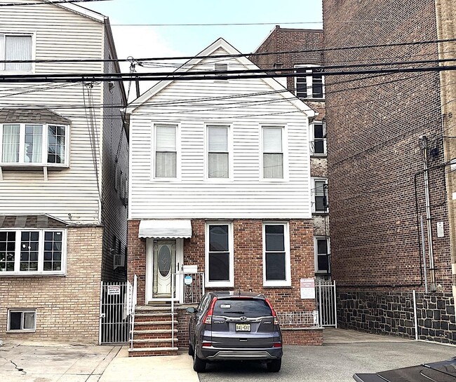 Primary Photo - 284 Magnolia Ave