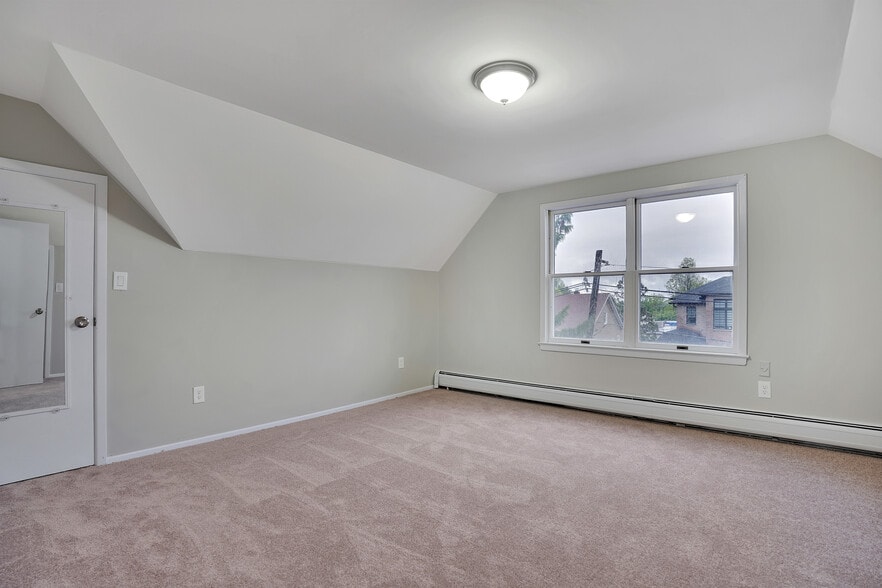 Building Photo - 1634 Maple St