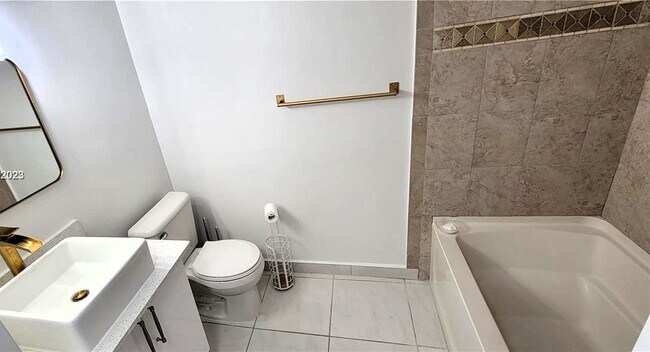 Building Photo - 9415 Fontainebleau Blvd