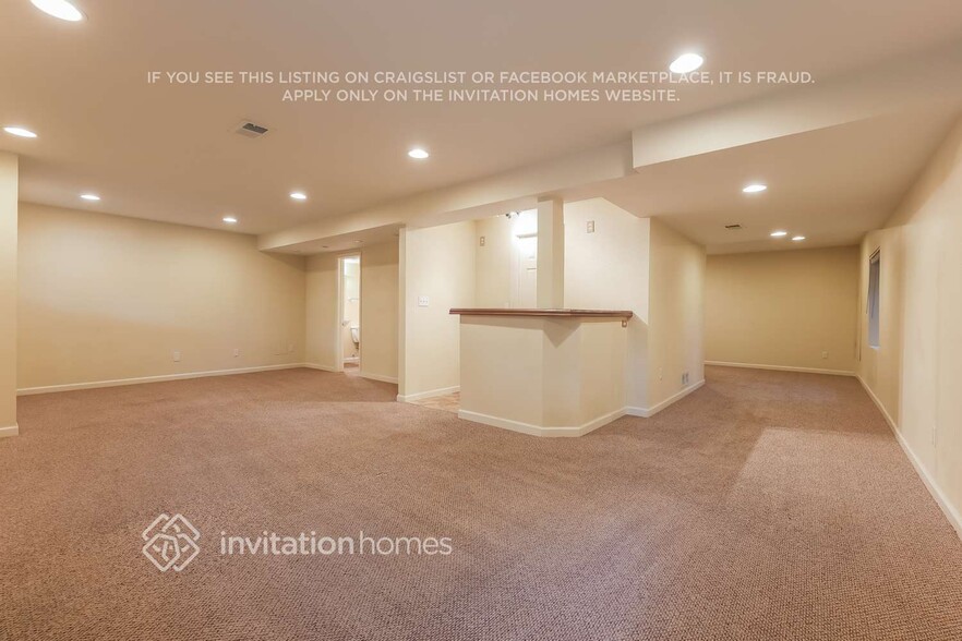 Building Photo - 4992 N Silverlace Dr