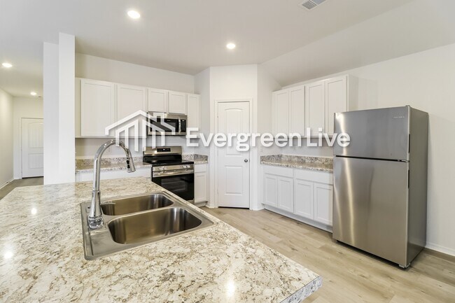 Building Photo - 40 10 Point Ln