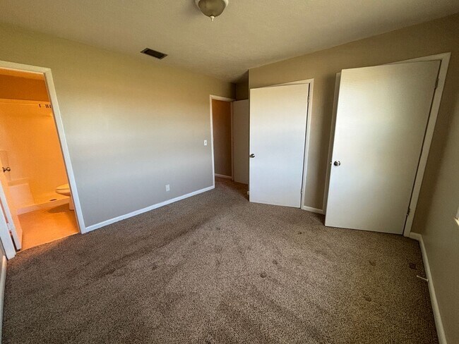 Building Photo - 4113-4115 W 22nd St