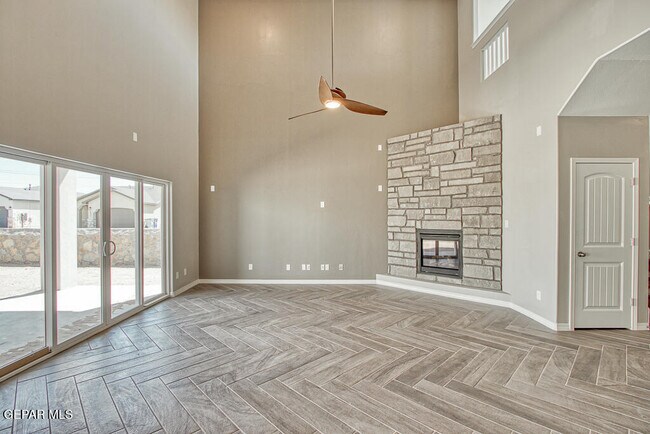 Building Photo - 14945 Tierra Haven Ave