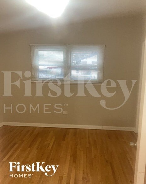 Building Photo - 14340 Kenwood Ave