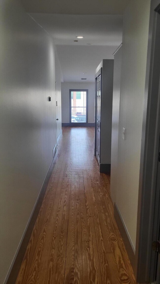 Building Photo - 506 S Center St