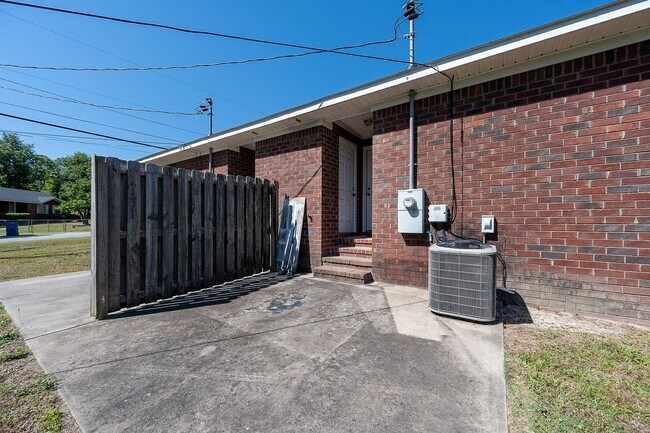 Building Photo - 602A Dorn St