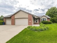 Building Photo - 809 S Outlook Dr
