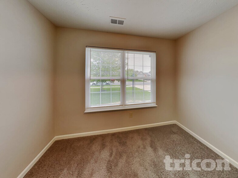 Building Photo - 5237 Montavia Ln