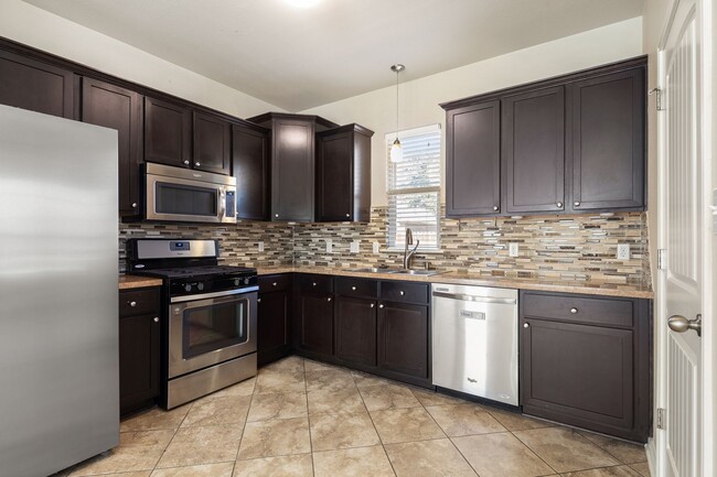 Building Photo - NOW 3 BEDROOM HOME LOCATED IN SAN MARCOS, TX!