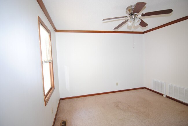 Building Photo - Spacious Rental in Sherwood