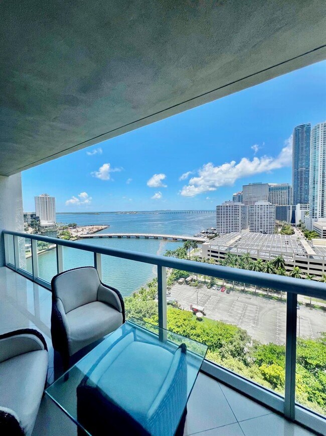 Building Photo - 495 Brickell Ave