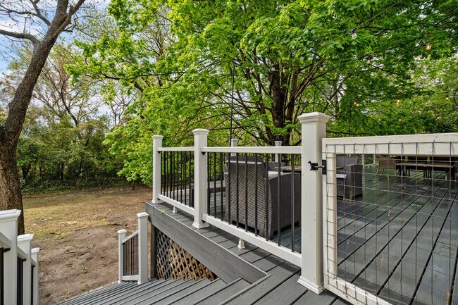 Building Photo - 802 N Poplar St