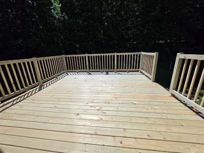 Building Photo - 4 Bedroom 2 Bathroom Home on 5 Acres with Shop, New Deck & Attached Garage