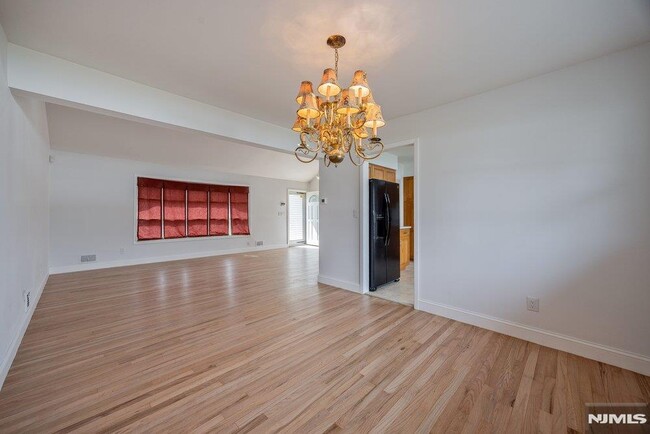 Building Photo - 327 Webster Dr