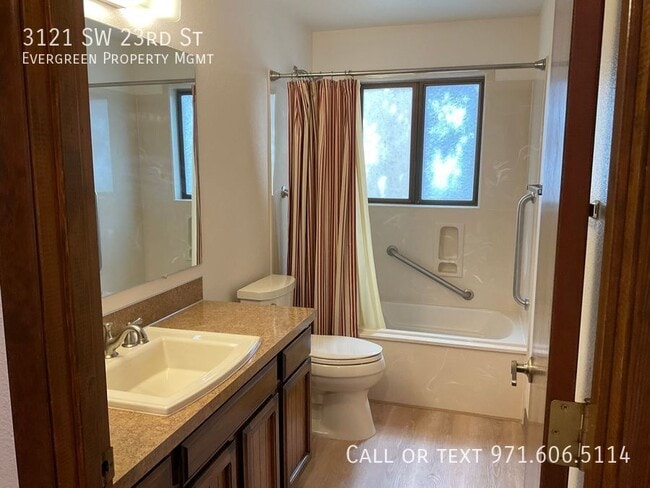 Building Photo - 3121 SW 23rd St