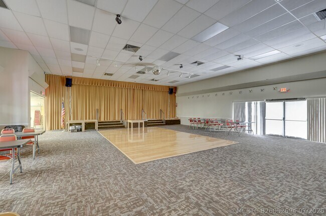 Building Photo - 6751 N University Dr