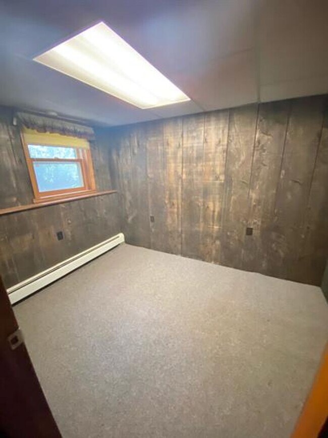 Building Photo - 5 Bedroom Home in Essex Junction!