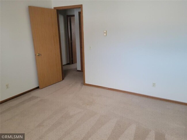 Building Photo - 1285 Bartosh Ln