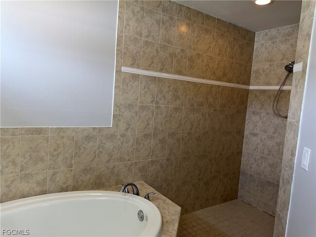 Building Photo - 3540 NE 20th Pl