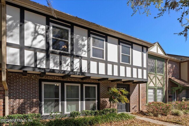 Building Photo - 8140 Sutton Pl N