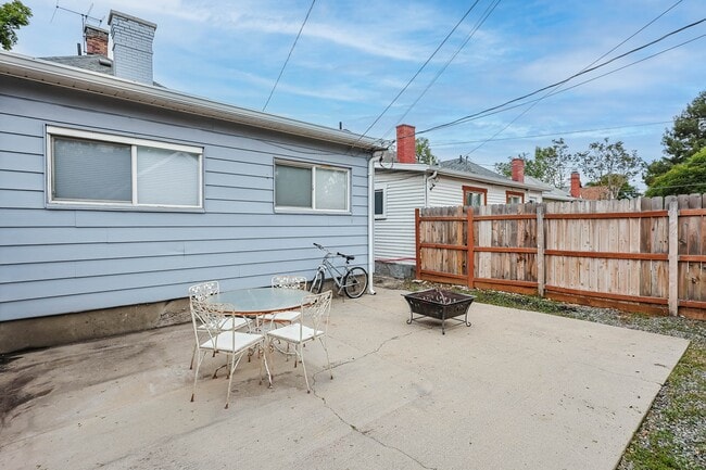 Building Photo - 722 S 700 E