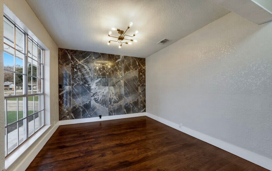 Building Photo - 5723 Bogart Dr